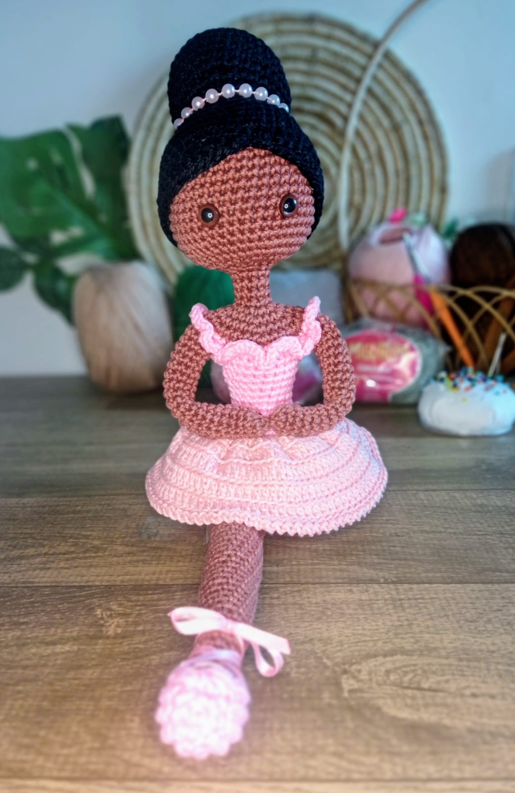 Boneca bailarina artesanal em crochê do Ateliê da Josi