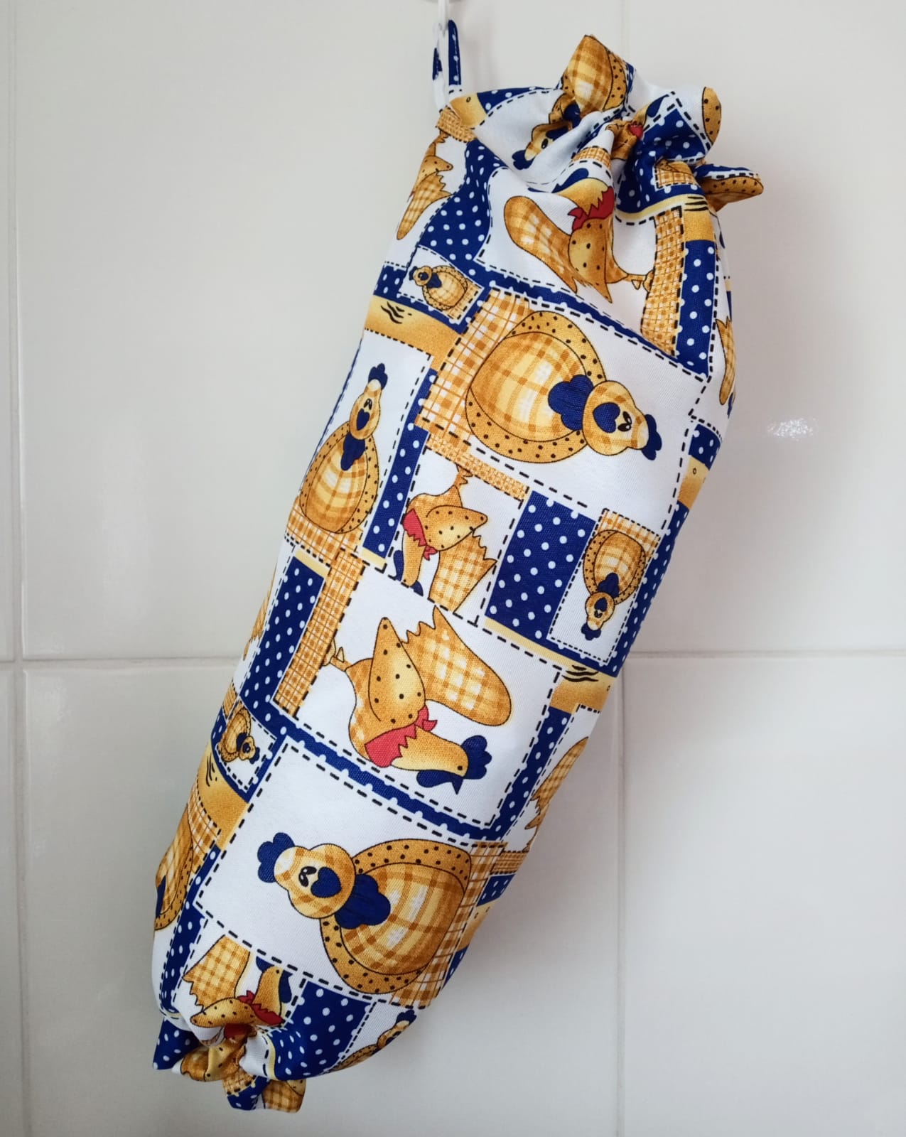 Bonecos artesanais com roupas personalizadas